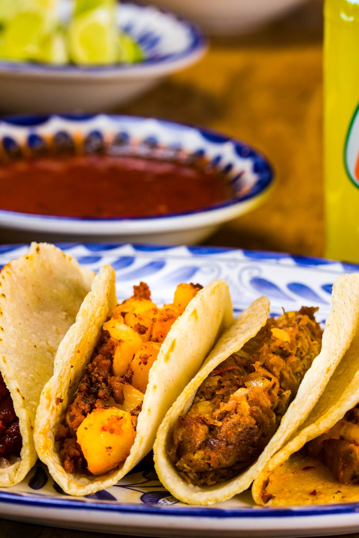 Hawaiian Food Guide: What to Eat and Where to Find It - Pin this guide for your next Hawaii trip