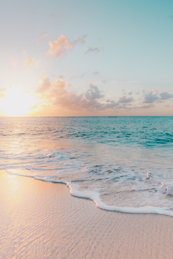 Hawaii Without Kids - A Couples Guide to Romance on the Islands - Pin this guide for your next Hawaii trip