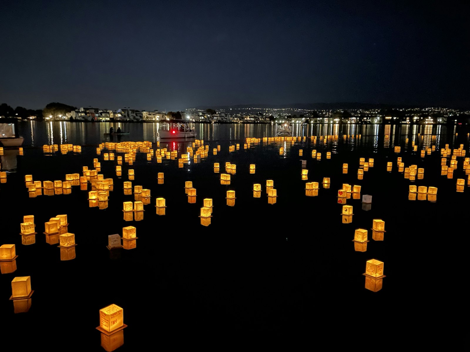 Lantern Floating Ceremony at Ala Moana on Memorial Day: A Family Guide to Hawaii's Most Moving Event