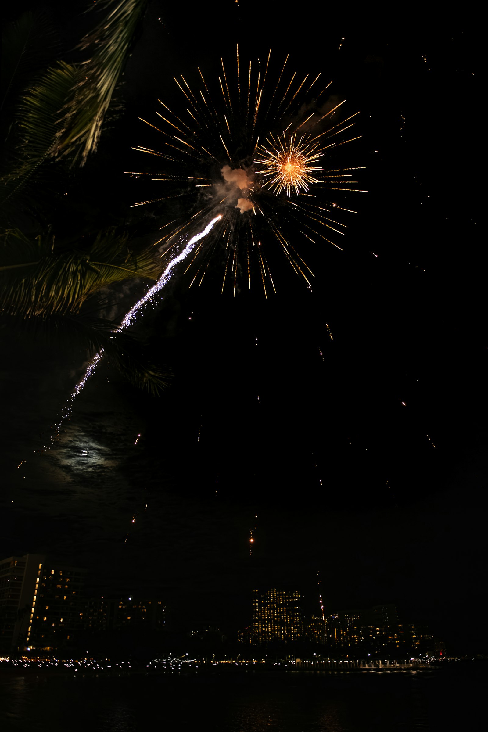 New Year's Eve Fireworks at Ala Moana with Kids: Where to Park, What to Bring, How to Survive the Crowd